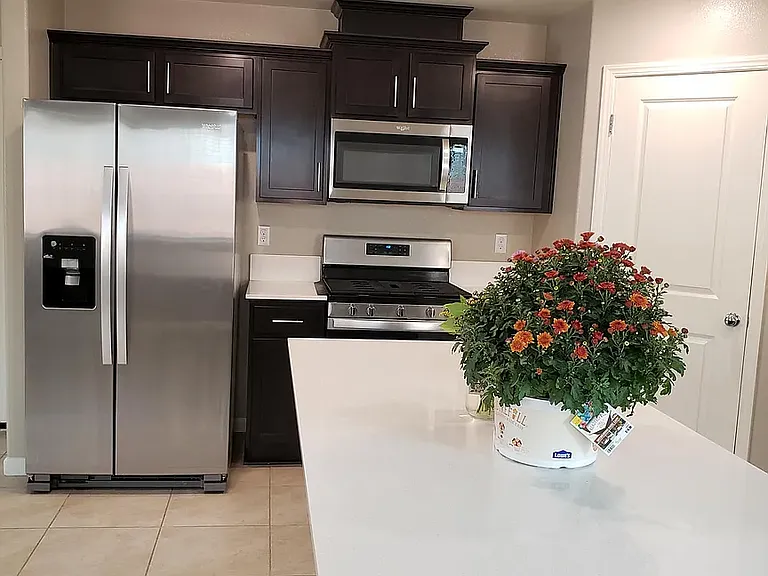750 Newton Ct — Photo 2