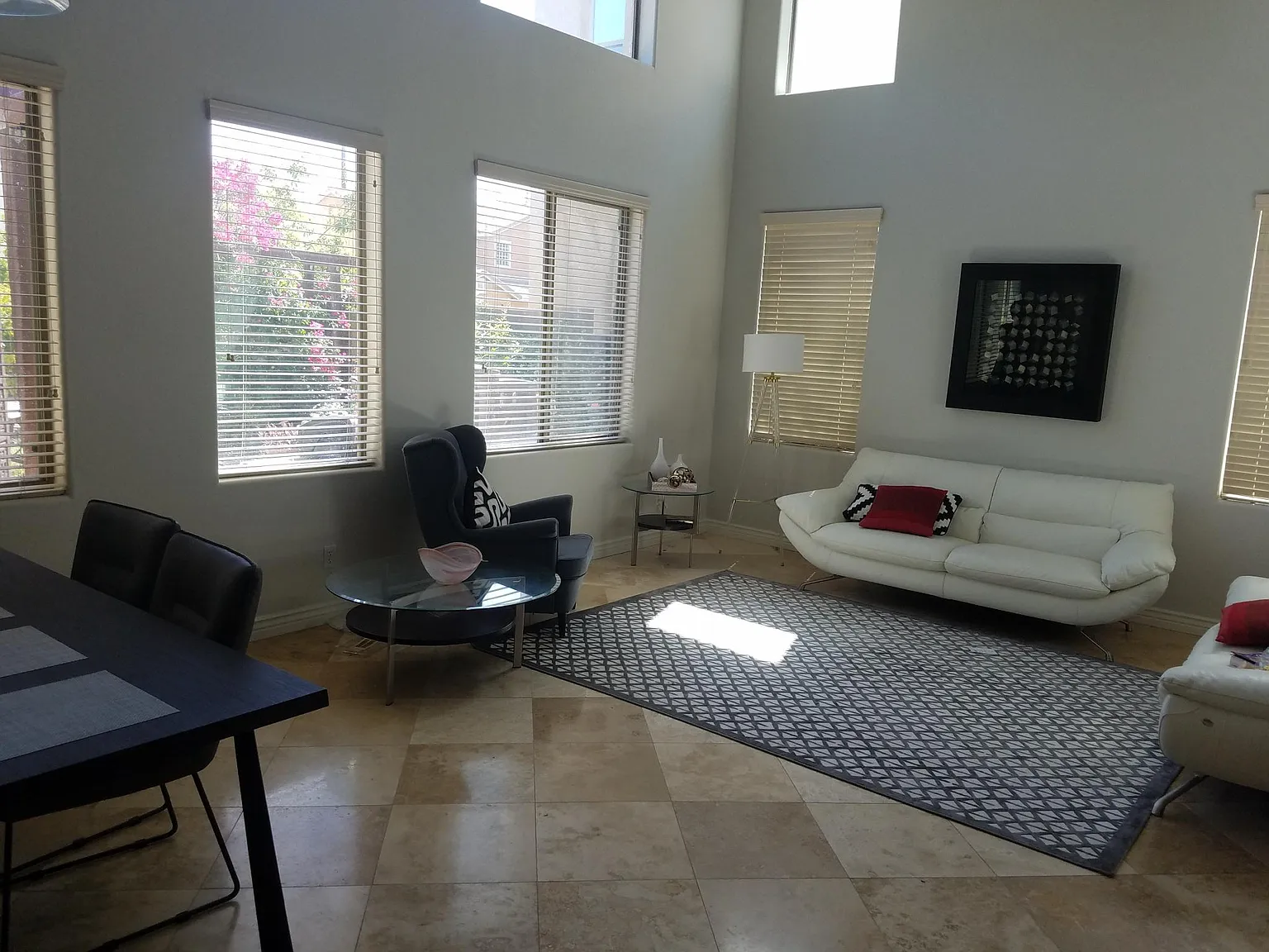5 bed, 2933 sqft, $3,200 — Photo 4