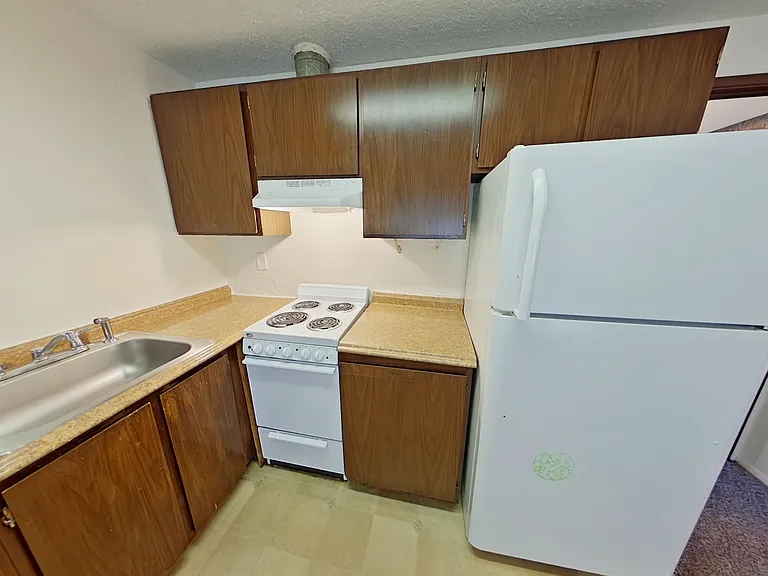 710 E 15th Aly — Photo 3