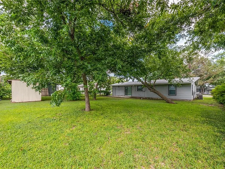 1113 Sycamore St — Photo 18