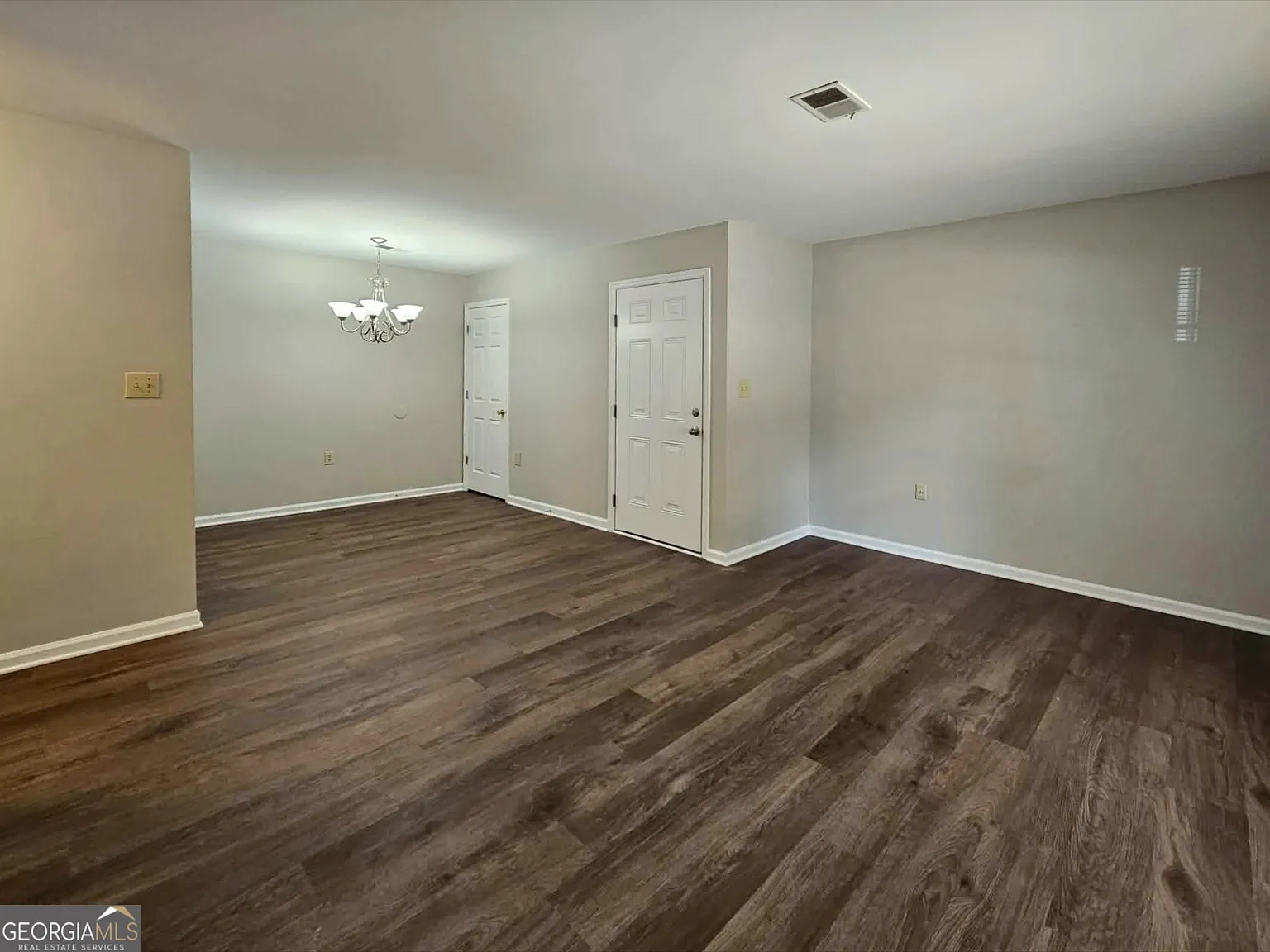 2 bed, 1.0 bath, 804 sqft, $1,295 — Photo 3