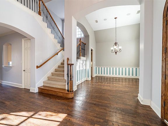 5th image of 2509 Lakepoint Dr