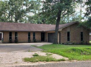 395 Hillcrest St, Rose Hill Acres, TX 77657