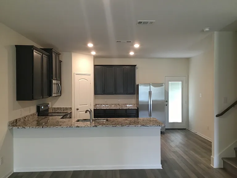 1330 Treeta Trl — Photo 3