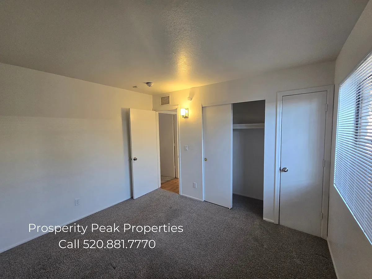 Building Photo - 4211 E Lee St #C