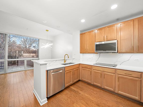 3rd image of 1841 S Calumet Ave #6