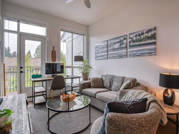 14968 101a Ave #406, Surrey, BC V3R 0E8