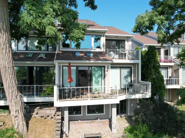 201 Wayne St, Saint Joseph, MI 49085