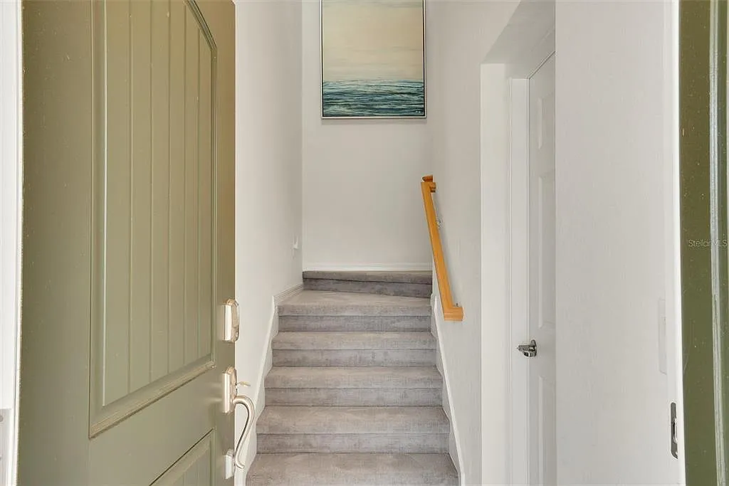 2 bed, 2.0 bath, 1933 sqft, $2,350 — Photo 3