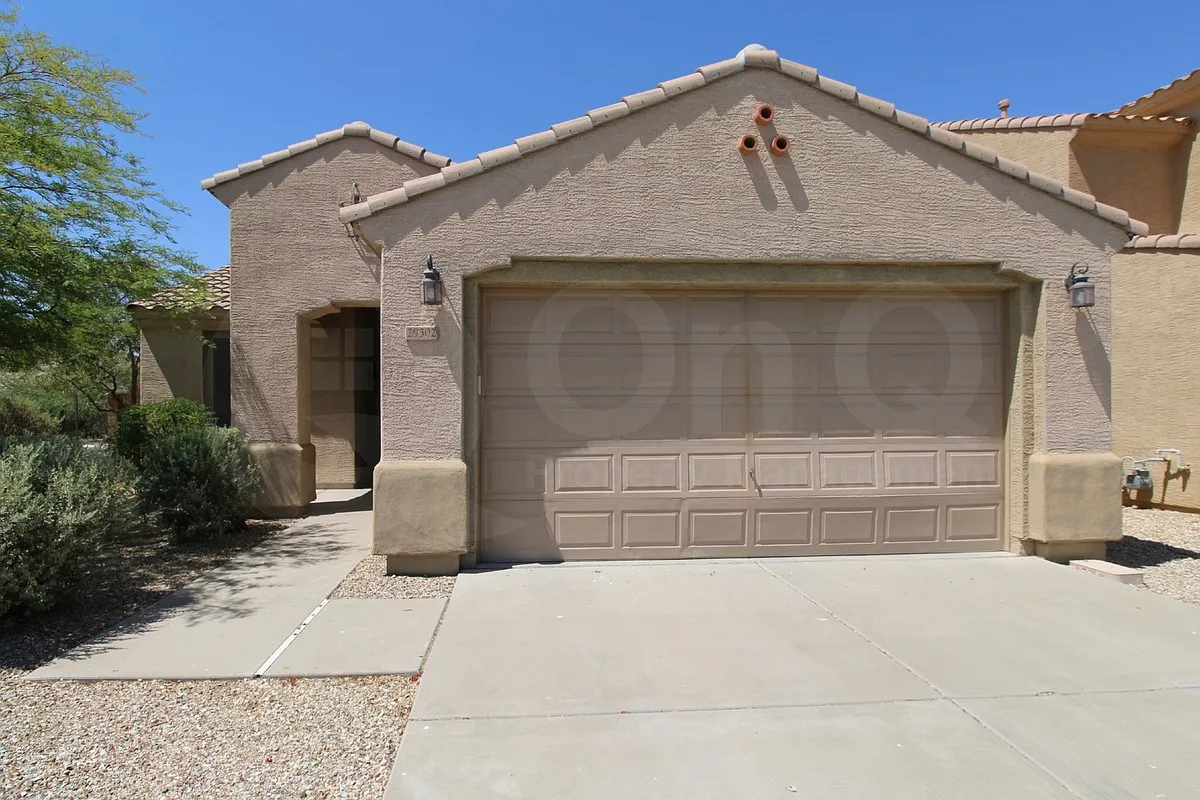 3 bed, 2.0 bath, 1636 sqft, $2,200 — Photo 2
