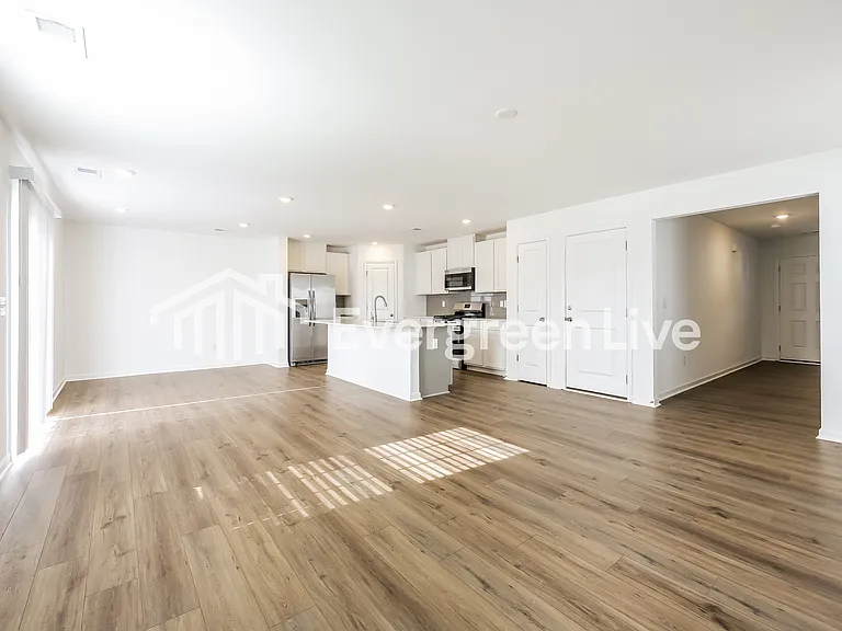 1376 Hugh Mack Ct — Photo 4