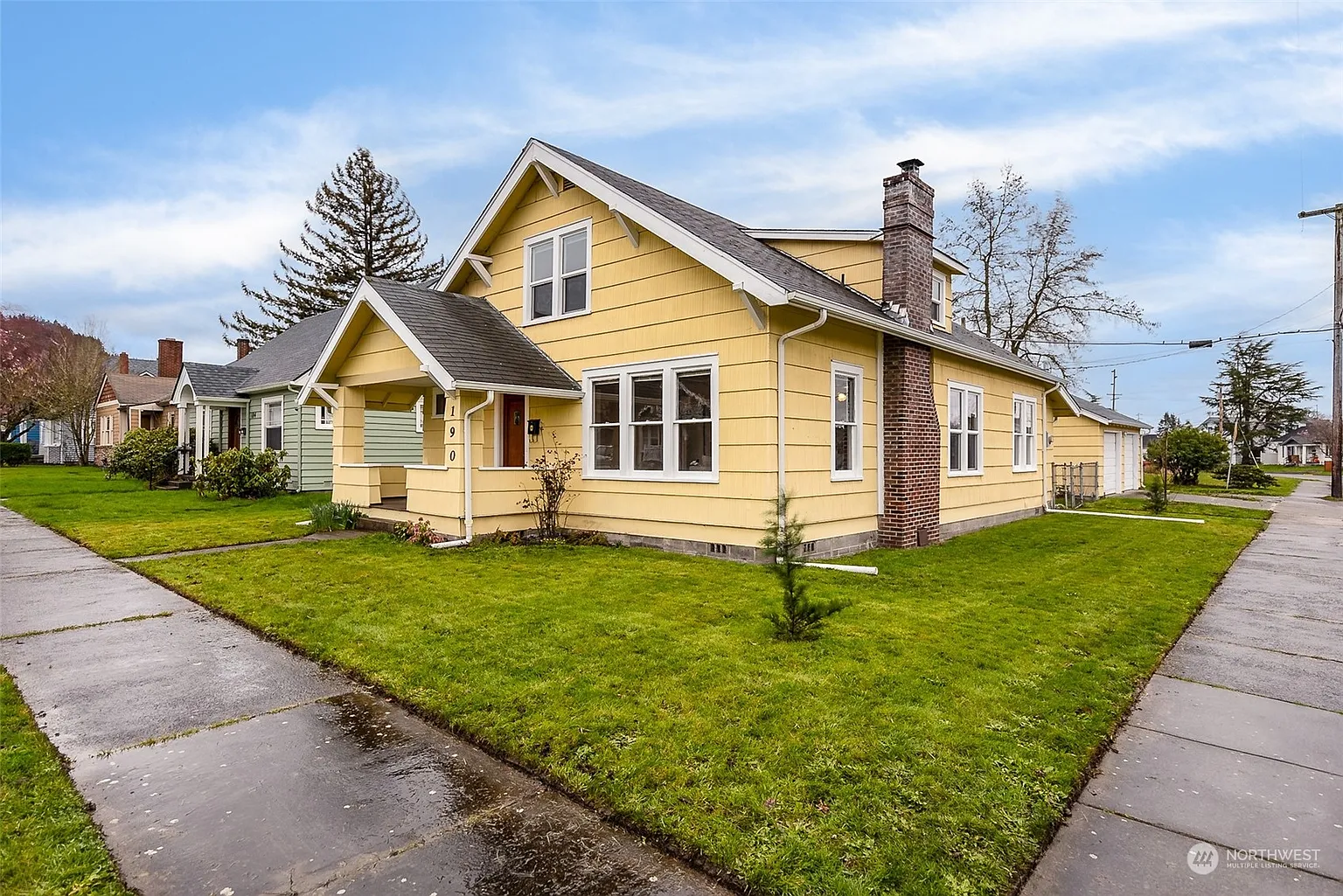 190 SW Lewis Street photo 1