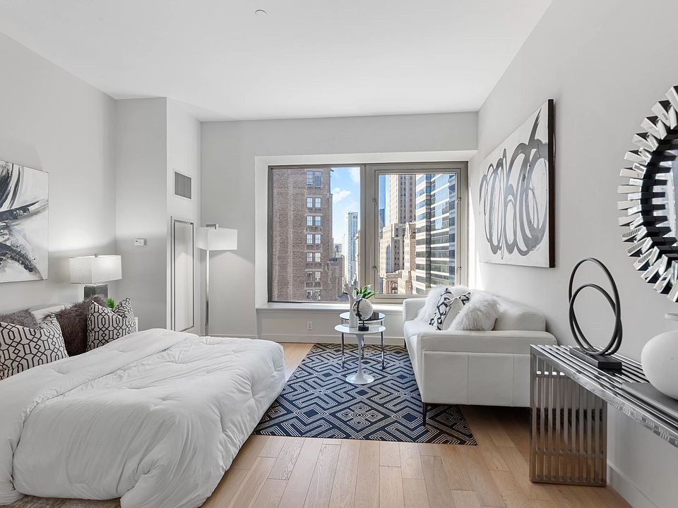 1st image of 75 Wall St APT 34L
