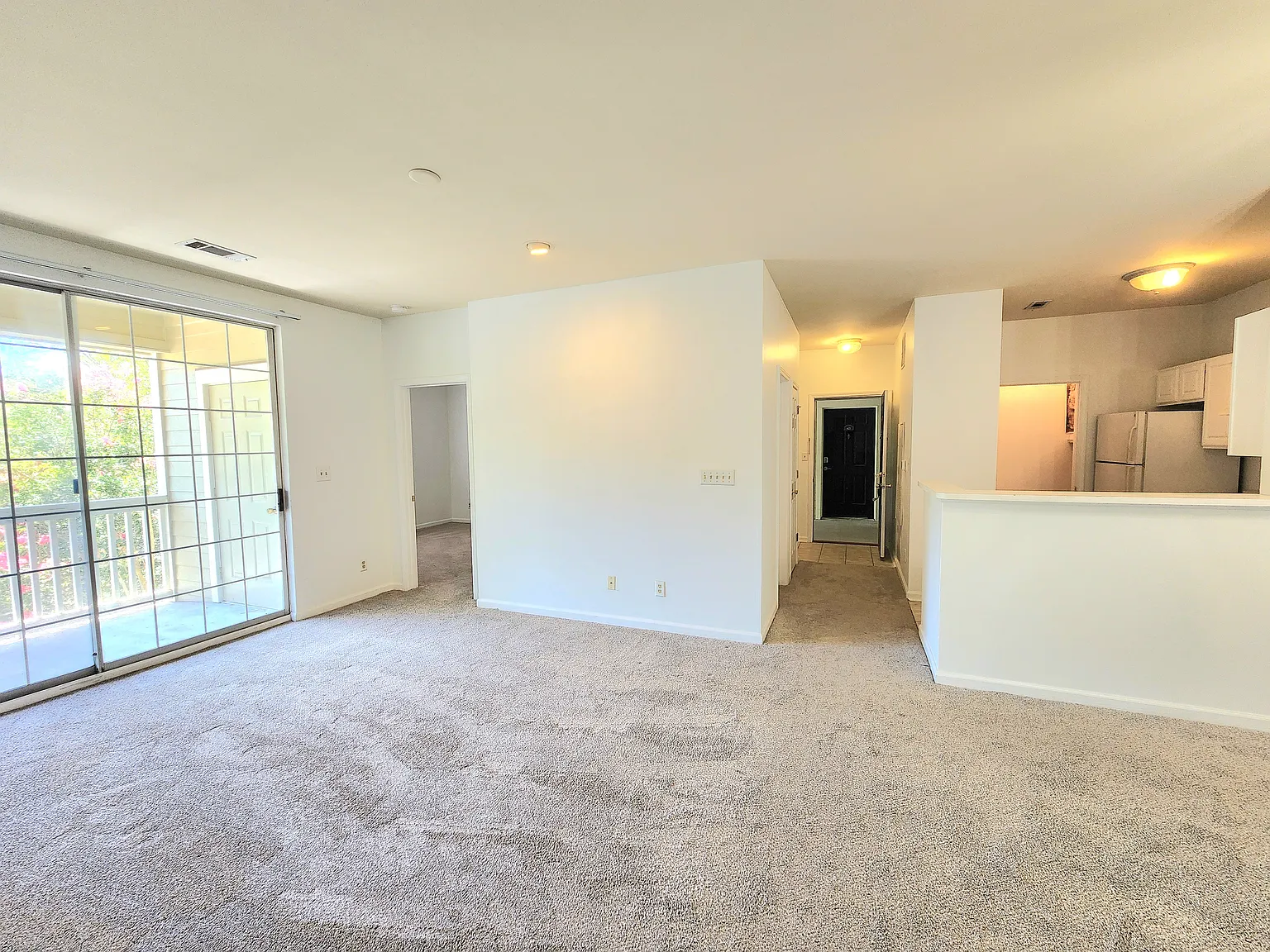 2 bed, 1049 sqft, $1,990 — Photo 2