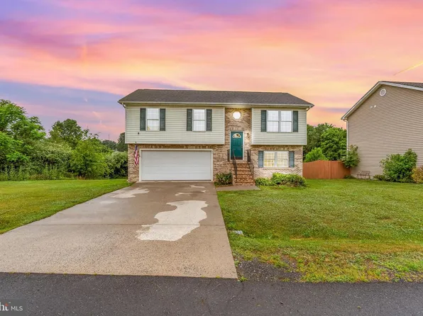 25 Buchanon Ln, Inwood, WV 25428