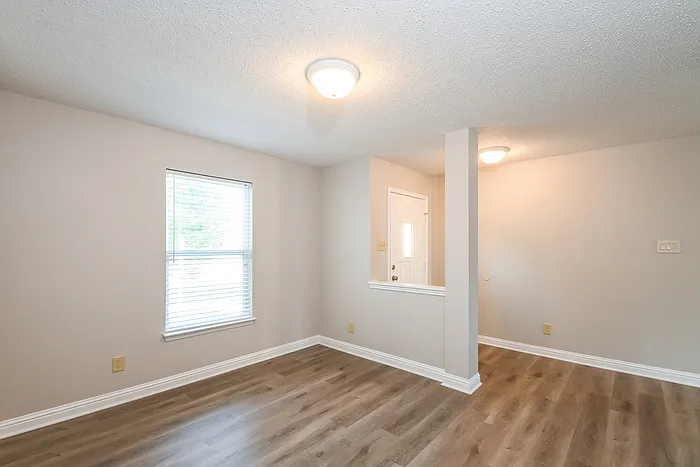 7587 Charlotte Dr — Photo 6
