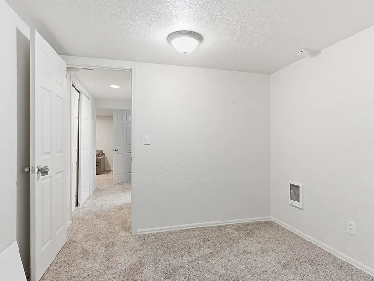 1017 E 40th Ave — Photo 30