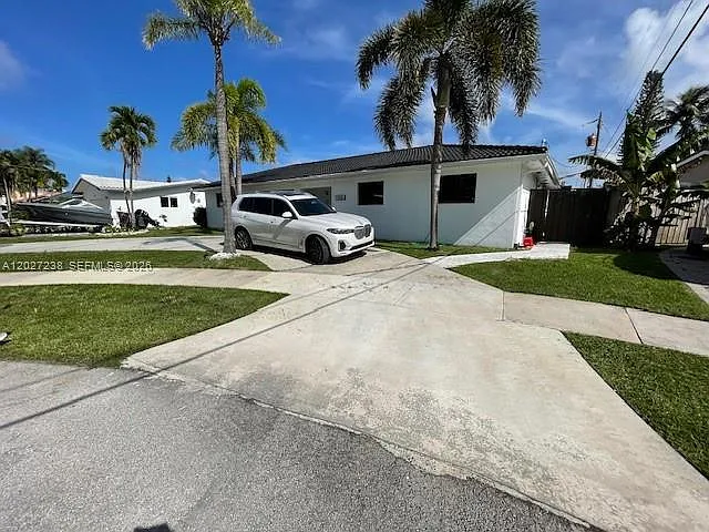 1252 Coral Ln — Photo 2