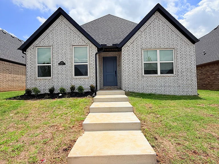 2903 SW Lovely Ln — Photo 1