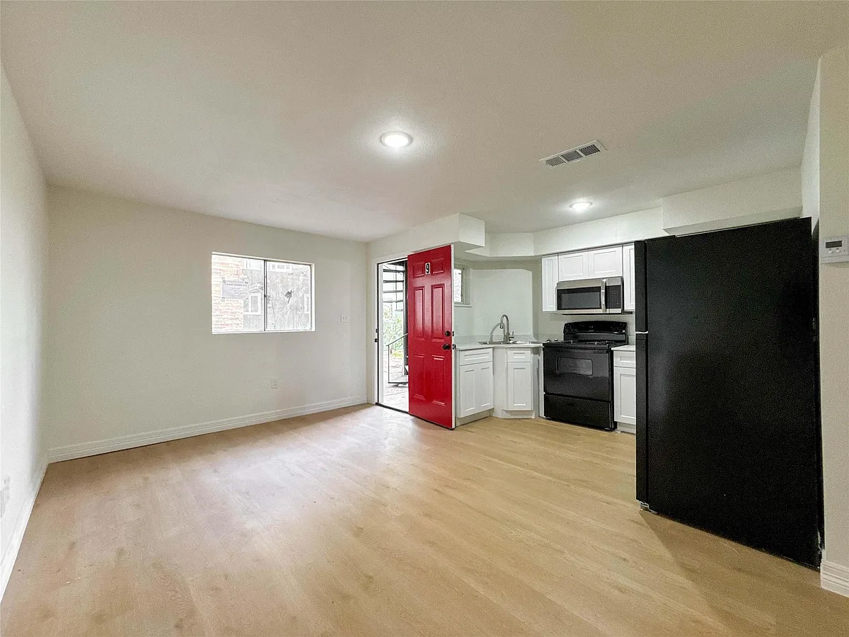Building Photo - 411 Avenue A #1