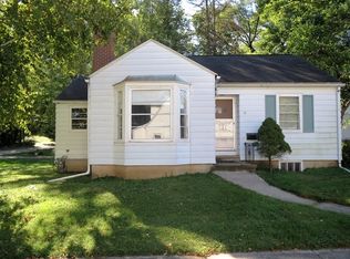 622 E 3rd St, Dixon, IL 61021