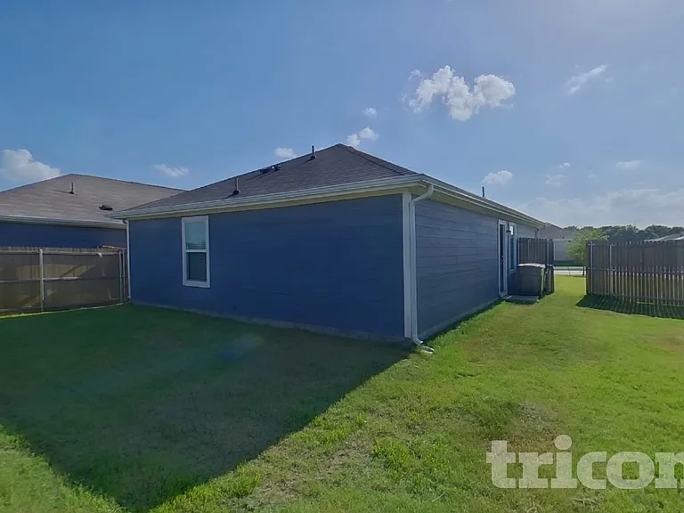 6445 Middlebury Dr — Photo 15