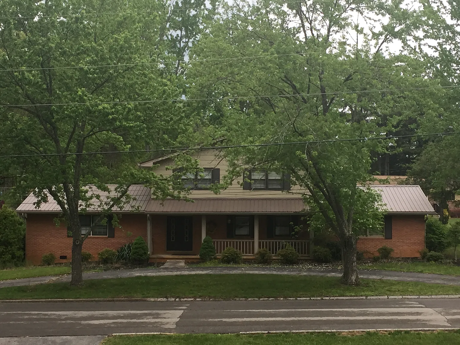 3 bed, 2.5 bath, 2300 sqft, $1,900 — Photo 1