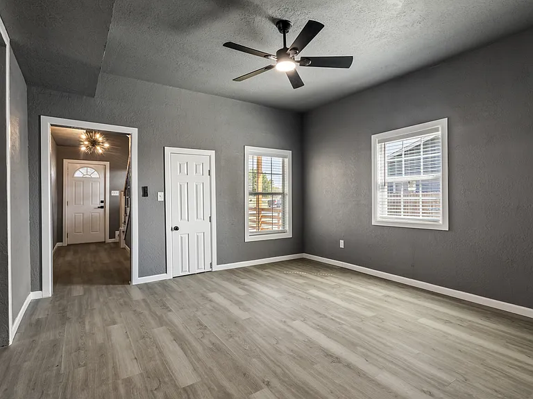 1320 W Frisco St — Photo 4