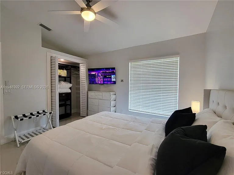 237 SW 47th St — Photo 40