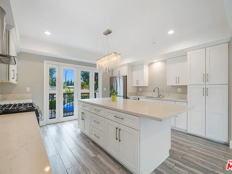 1357 Seward St — Photo 11