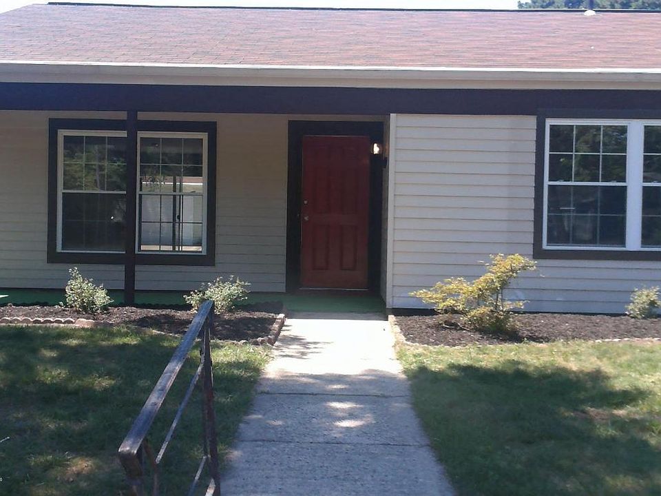 1st image of 530C Sheffield Dr