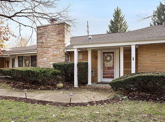 2nd image of 13 N Woodland Trl
