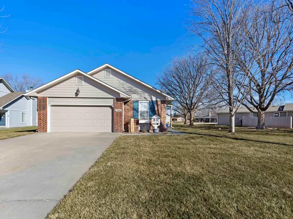 1306 Stone Bridge Dr, Hutchinson, KS 67502