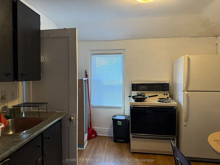 219 A Hibernia St #B — Photo 6
