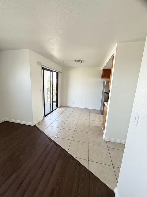 Building Photo - 12526 Cranbrook Ave #5