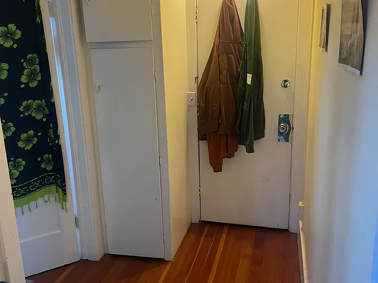 220 SE Gladstone St #1 — Photo 4