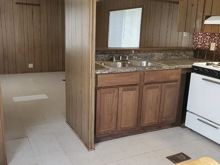 715 Delouche St — Photo 31