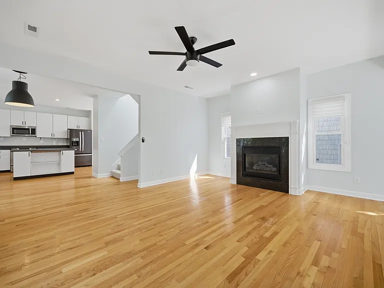 3848 Surry Rd — Photo 3