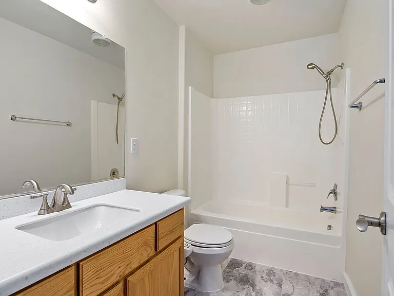9284 SW Sweek Dr — Photo 7
