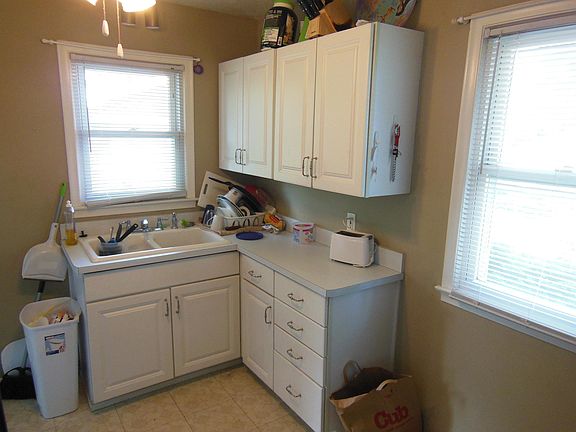 3rd image of 5437 Yukon Ave N