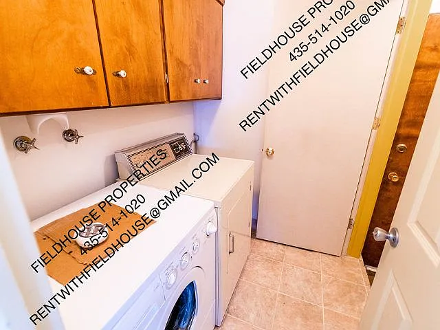 1077 Rose St — Photo 11