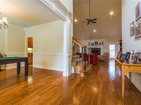 5th image of 1209 N Leslie Ave