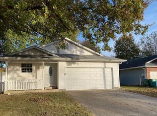 712 Country Oaks Ln, O'Fallon, IL 62269