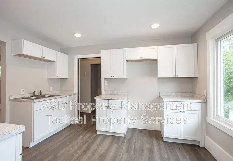 3694 E 147th St #UP — Photo 7