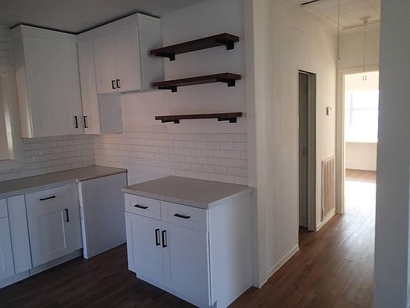 4th image of 608 Merchant St