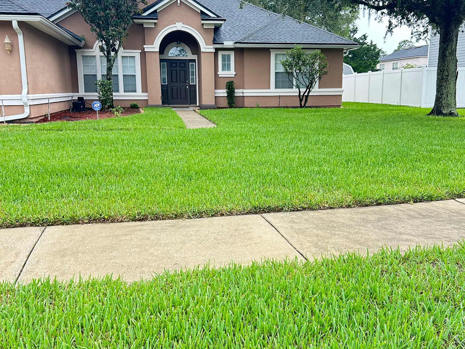 4 bed, 2.5 bath, 2889 sqft, $2,495 — Photo 2
