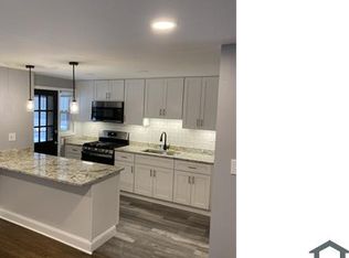 1015 Foxcroft Ln, Baltimore, MD 21221