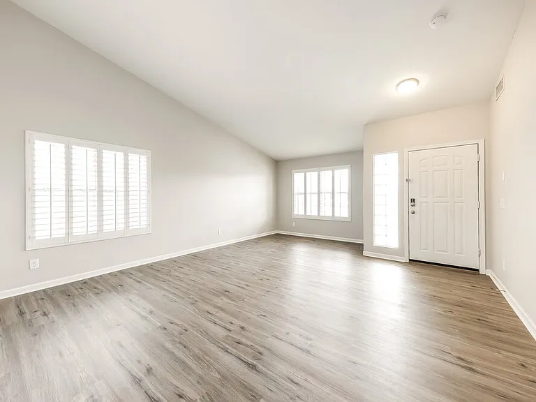 10014 W Irma Ln — Photo 3