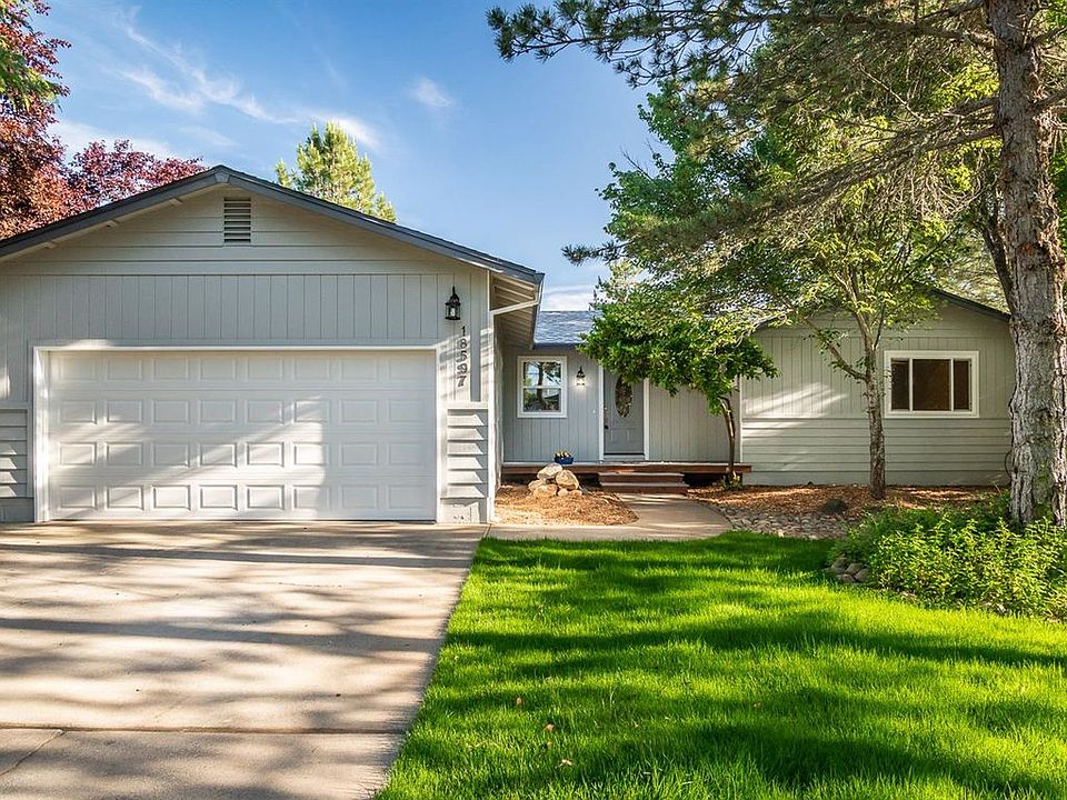 1st image of 18597 Lake Forest Dr
