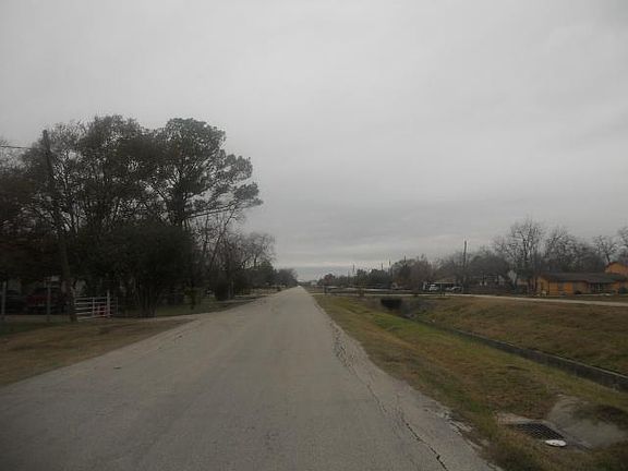 3rd image of 1008 Avenue G